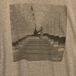 Men’s Oakley shirt